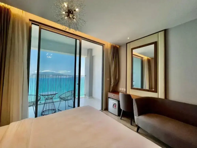 LYN Panorama Beachfront Studio