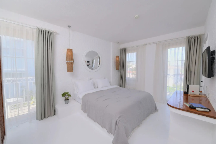 Peremere Alacati Hotel