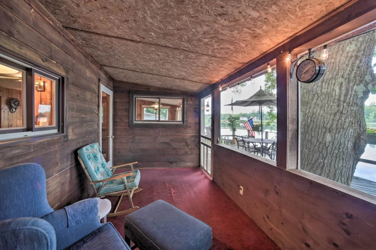 Riverfront Escape w/ Dock: 19 Mi to Saratoga!