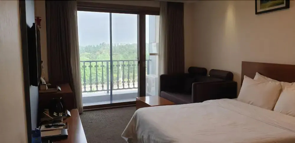 Hotel The Base