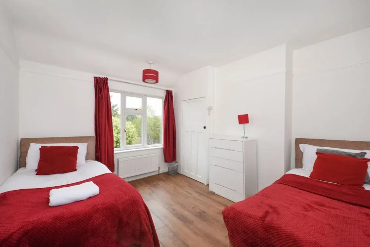 Dirac Lodge 4-bedroom House
