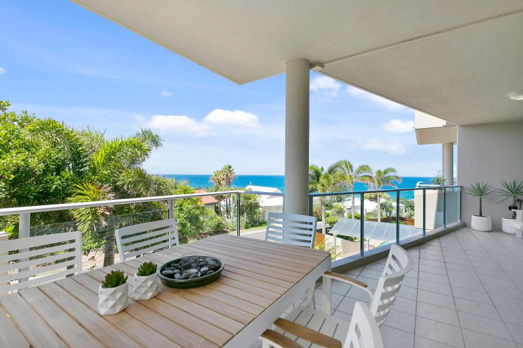 Sunny and spacious Sunshine Beach