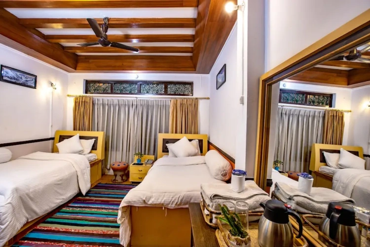 1 Bedroom Standard Twin room with balcony