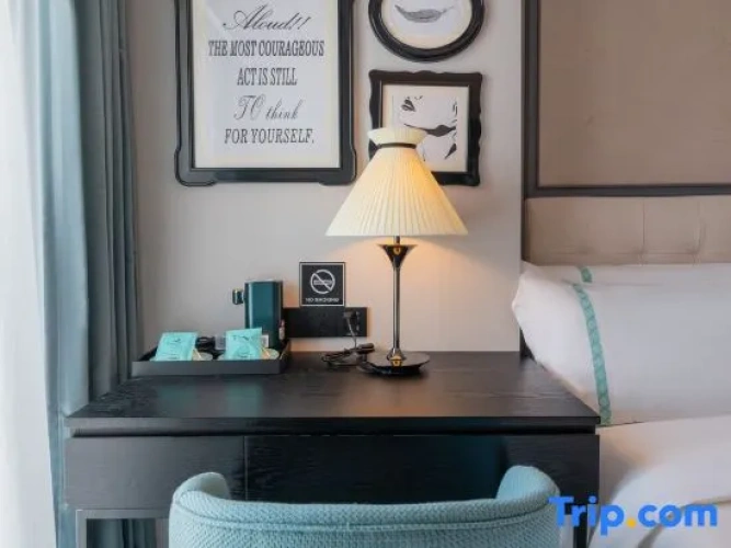 Standard Double room with street view