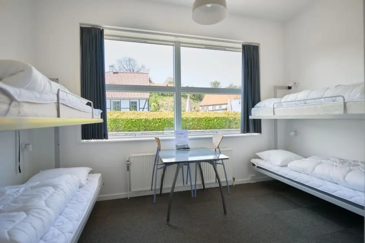 Standard Quadruple room with city view