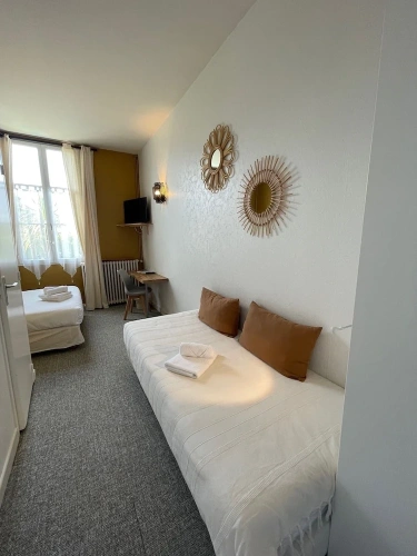 Superior Triple room with balcony and with partial ocean view