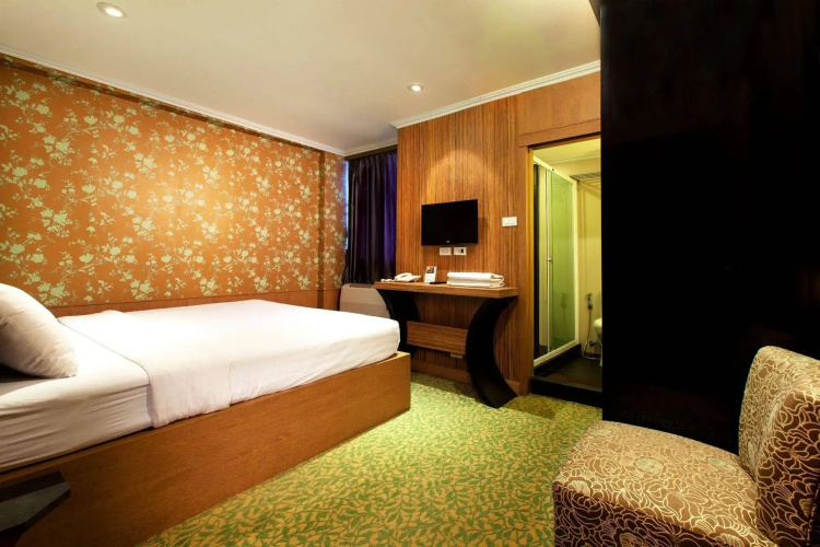Q Hotel