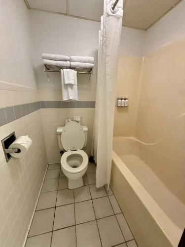 Hygge Inn & Suites