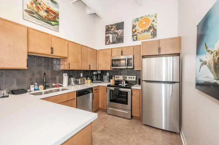 The 333 Suites 203 - Stay for 6