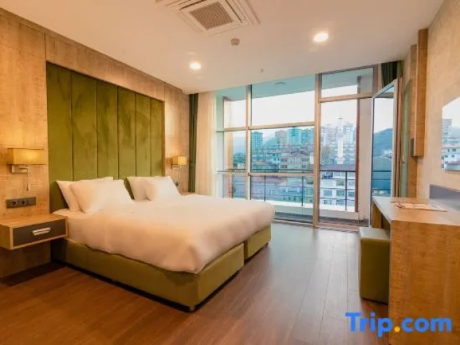 Deluxe Triple Suite