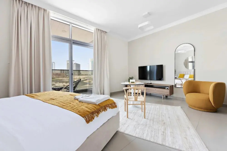 Spacious Studio in Art Gardens Gym Pool