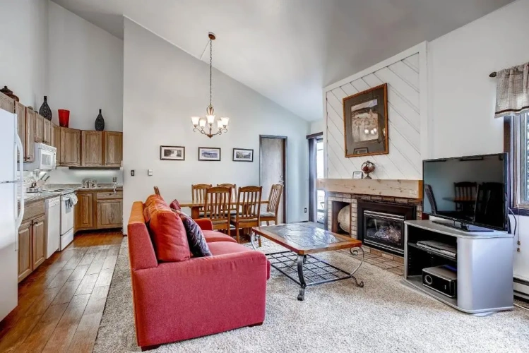 2 Bedrooms Apartment