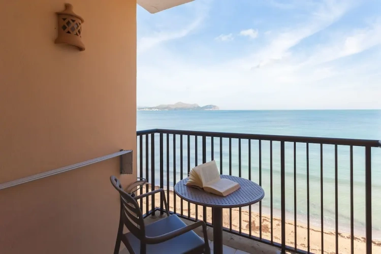 2 Bedrooms Apartment