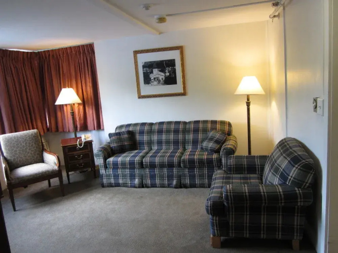 Snow Lake Lodge