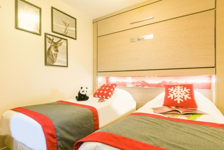 1 Bedroom Apartment with balcony and with mountain view