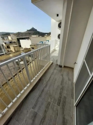 Modern 3BR Apt With Large Balcony