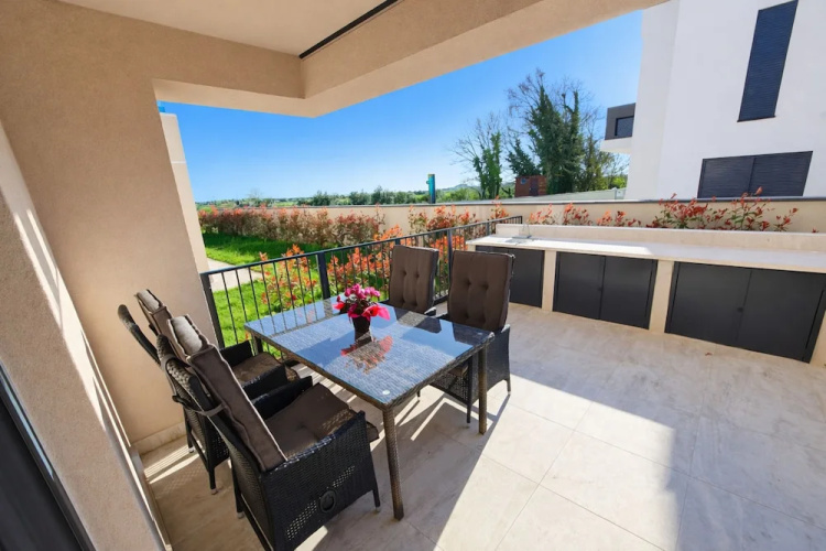 House With Private Jacuzzi Near Umag - Umag