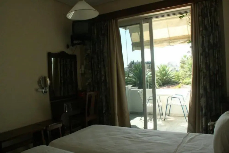 Batis Hotel