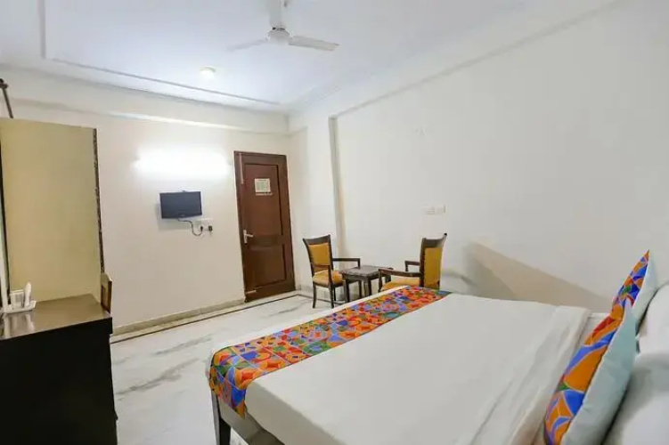 Fabhotel Grand Palace