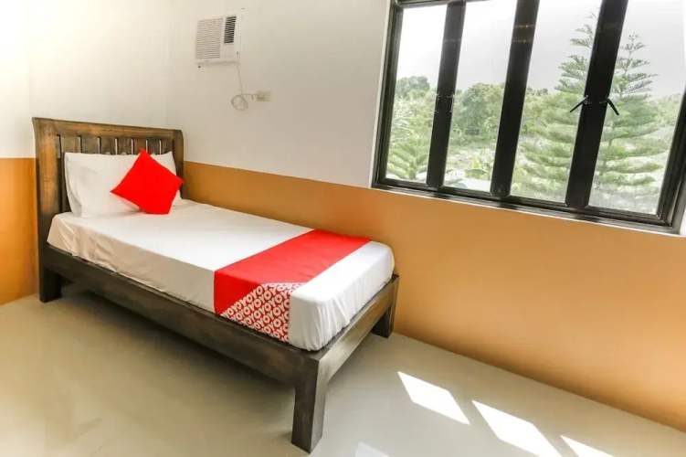 OYO 447 Jill's Residences