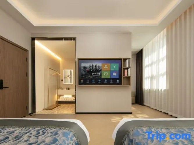 Privilege Quadruple Family room