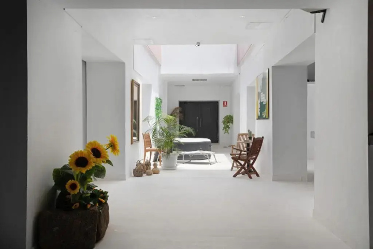 Brothers House