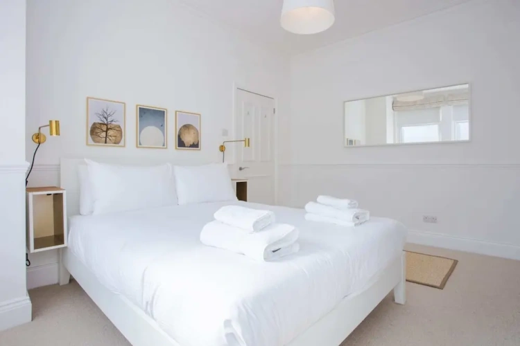 3 Bedrooms Apartment