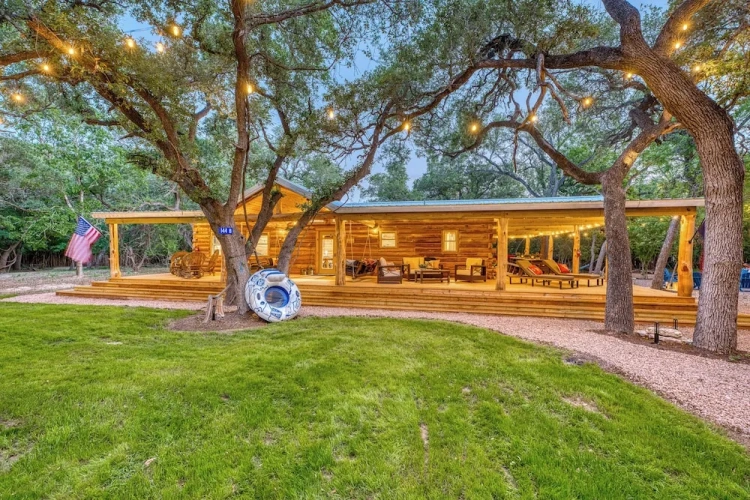 3 Bedrooms Cottage