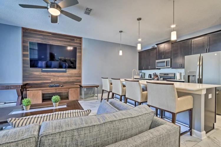 4 Bedrooms Apartment