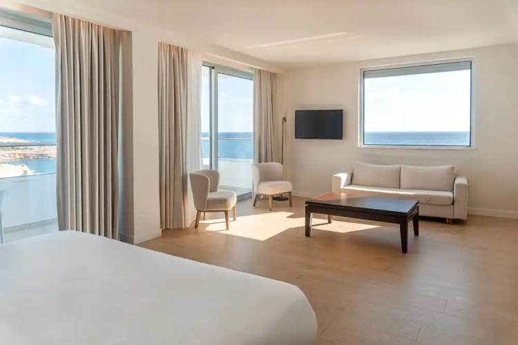 Suite with balcony and with sea view
