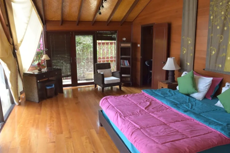 4 Bedrooms Villa
