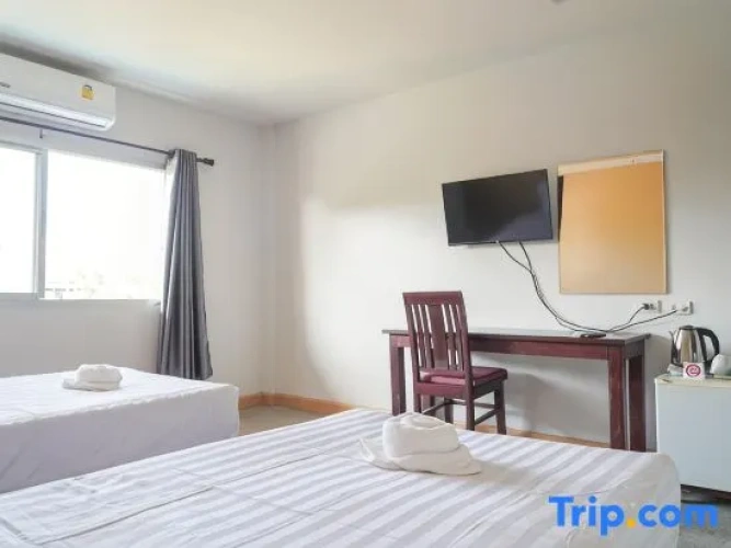 Standard Twin room with pool view