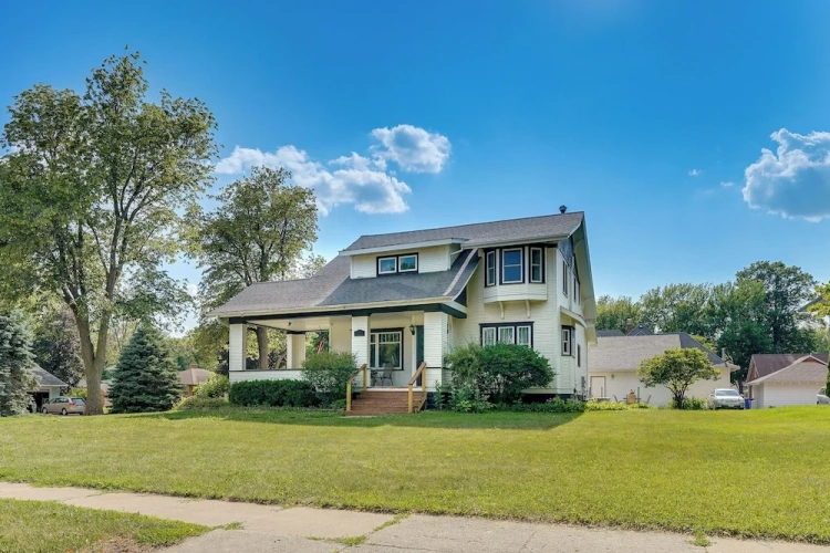 5 Bedrooms Cottage