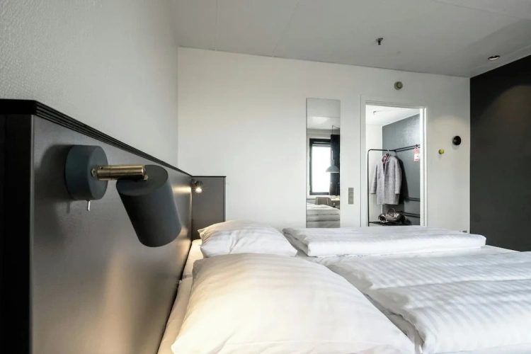 Standard Twin room with city view