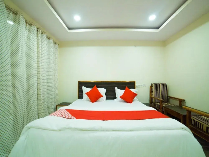 OYO 12973 Hotel Crystal