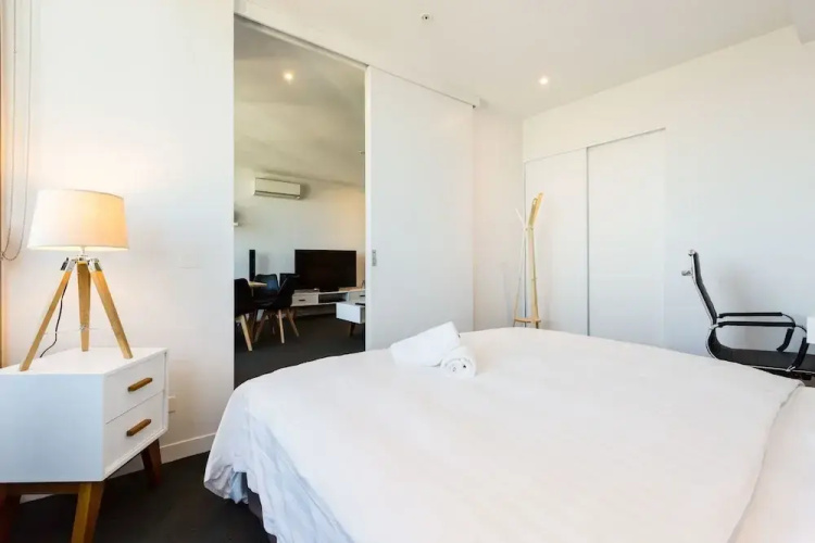 SANTERI, 2BDR Melbourne Apartment