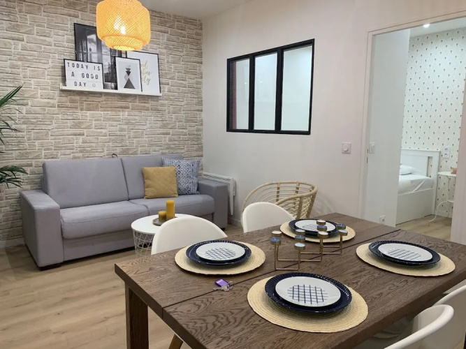 2 Bedrooms 253 St Denis