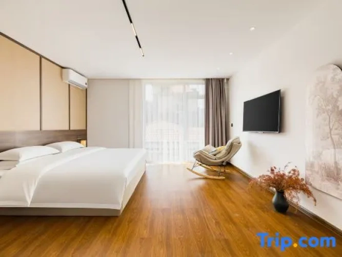 Standard Double Family room with balcony and with mountain view