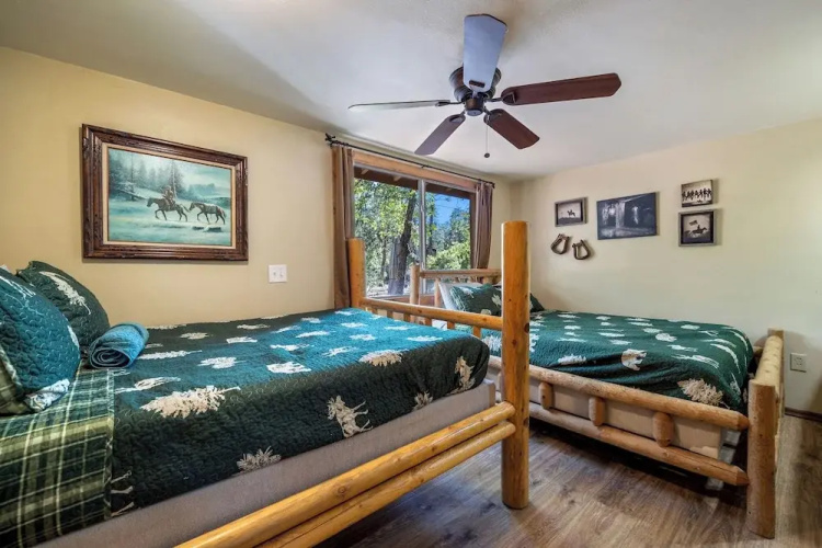 Large Yard w/ Fire Pit: Show Low Cabin