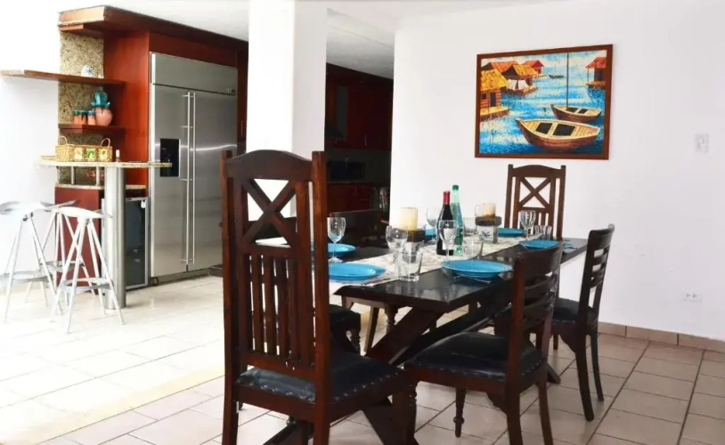 4 Bedrooms Cottage