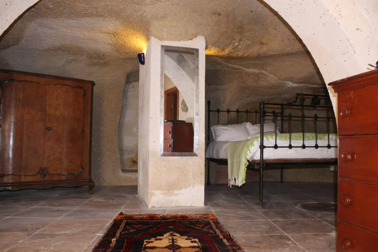 Eagle Cave Inn