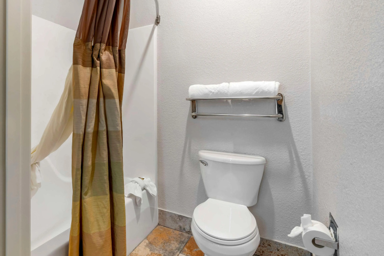 Best Western Plus Des Moines West Inn & Suites photo 11