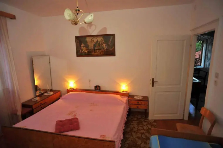 Apartments Piv - 10 m from beach