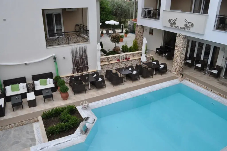 Metsikas Residence