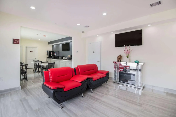 Regency Inn And Suites
