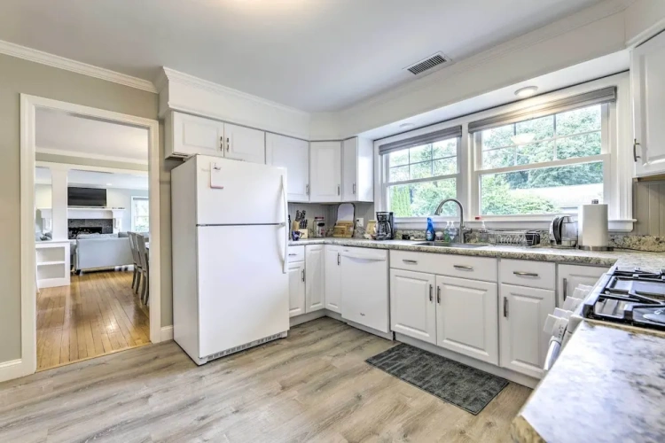 4 Bedrooms Cottage