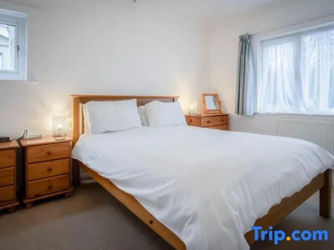 3 Bedrooms Apartment