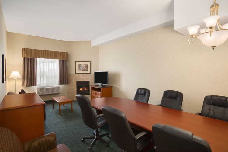 Travelodge By Wyndham Strathmore photo 16
