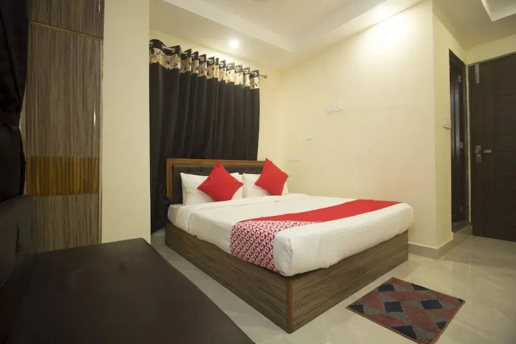 OYO 24810 Silver Crescent