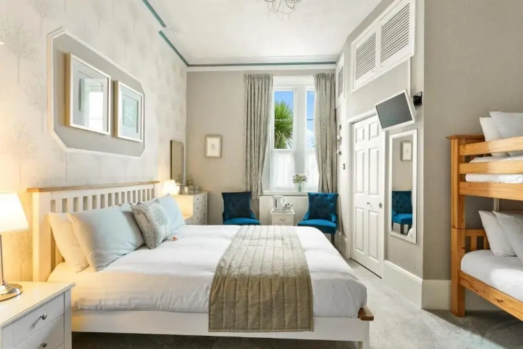 Deluxe Family Basement room